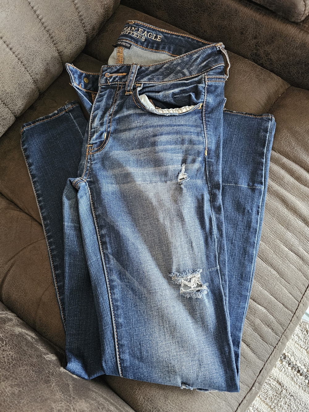 American Eagle Outfitters Women’s Medium Blue Ripped Skinny Jeans